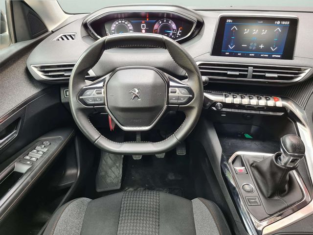 Peugeot 3008 1.2i TURBO 130cv. ACTIVE PACK