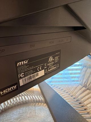 PC da gaming MSI e monitor MSI