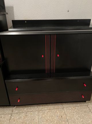 Mueble de salón negro y rojo
