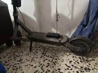 Patinete Xiaomi 4 Ultra con cargador