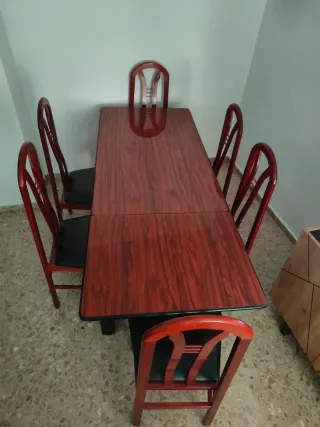 Mesa comedor con 6 sillas madera y cuero