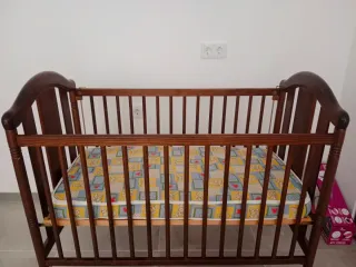 Cuna de madera para bebé