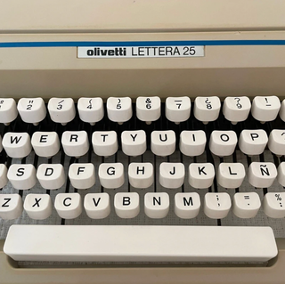 Olivetti Lettera 25 Española con Caja