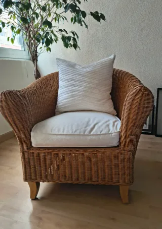 Dos Butacas de mimbre con cojines