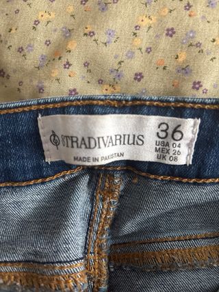 Pantalón vaquero campana desgastado