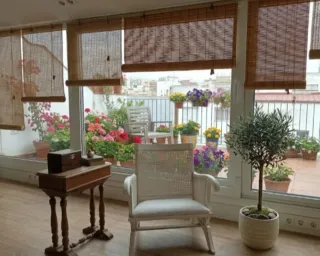 2 Sillas Blancas con Rejilla