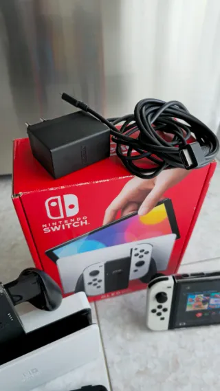 Nintendo Switch OLED Bianca completa di accessori