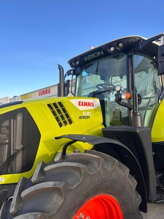Tractor Claas Arion 630 Hexashift