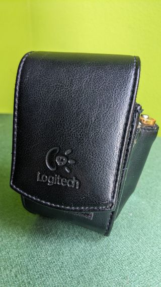 Funda Logitech para ratón inalámbrico y pilas