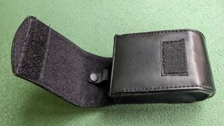 Funda Logitech para ratón inalámbrico y pilas