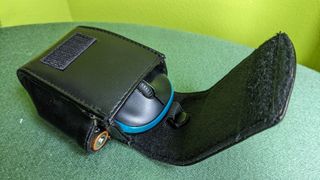 Funda Logitech para ratón inalámbrico y pilas