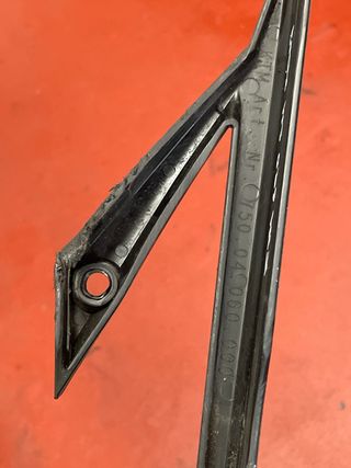 Cubre cadena KTM 690 SM 2007