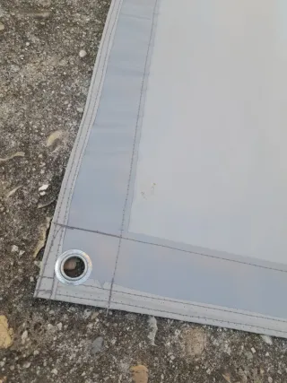 Toldo de verano beige y gris