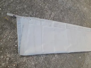 Toldo de verano beige y gris