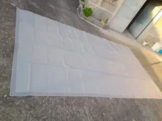 Toldo de verano beige y gris