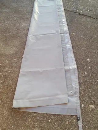 Toldo de verano beige y gris