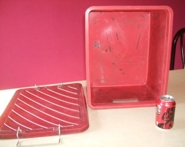 Caja de plástico roja con tapa de 30 litros