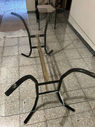 Mesa de cristal y sillas