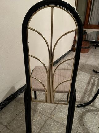 Mesa de cristal y sillas