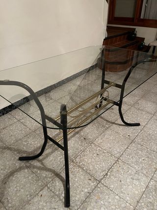 Mesa de cristal y sillas
