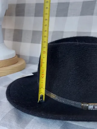 Sombrero negro elegante