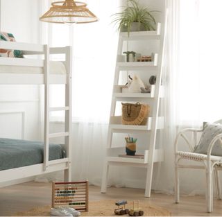 Escalera estantería madera Banak blanca