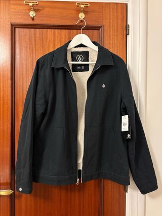 Chaqueta Volcom azul marino con etiqueta