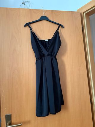 Abito nero con spalline