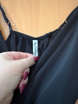 Abito nero con spalline