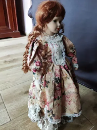 Muñeca de porcelana antigua