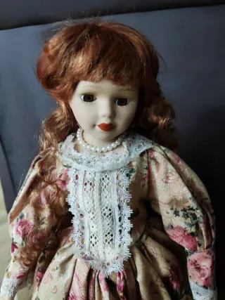 Muñeca de porcelana antigua