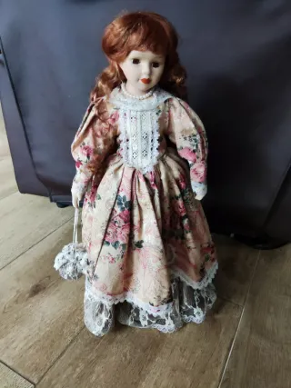 Muñeca de porcelana antigua