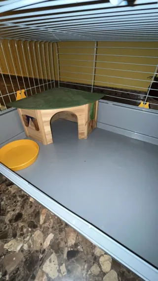 Jaula para cobaya gris y amarilla