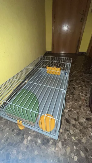 Jaula para cobaya gris y amarilla