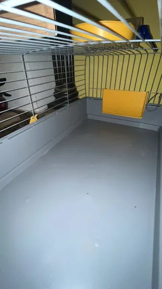 Jaula para cobaya gris y amarilla