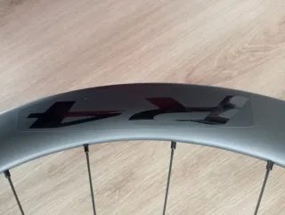 Ruedas carbono Novatec R4 + bielas Sram rival dub