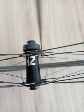 Ruedas carbono Novatec R4 + bielas Sram rival dub