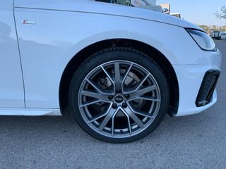 Audi A4 Avant Black line 35 TDI 120kW S tronic