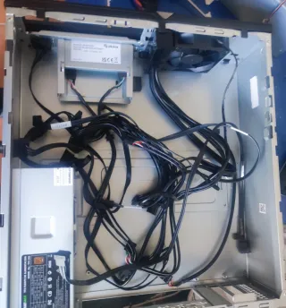 Caja PC Sobremesa CEL con Cables