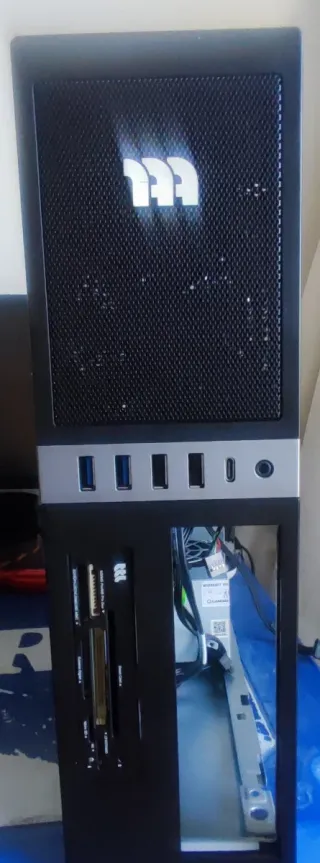 Caja PC Sobremesa CEL con Cables