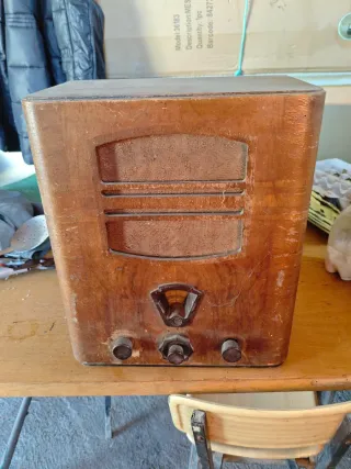 Radio antigua de madera