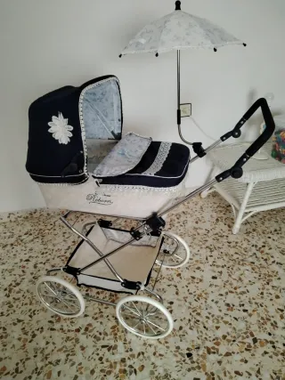 Cochecito y muñeca clásico