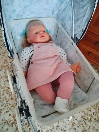 Cochecito y muñeca clásico