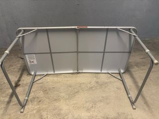 Mesa plegable camping naranja y plata