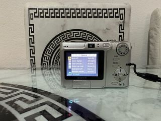 Cámara Sony Cyber-shot 7.2 MP Plata