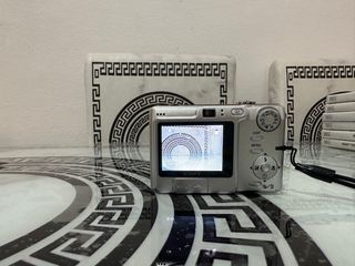 Cámara Sony Cyber-shot 7.2 MP Plata