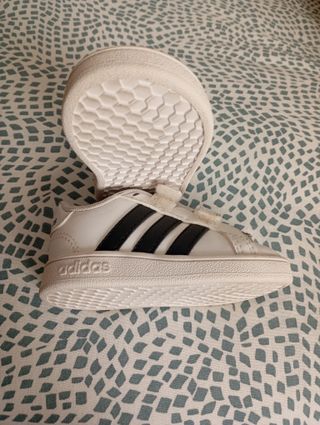 Zapatillas Adidas Bebé Talla 19.Una puesta,"nuevas