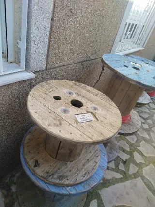 Bobinas de madera para taburetes o mesas