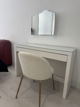 Tocador Ikea con espejo y silla de maison du mond
