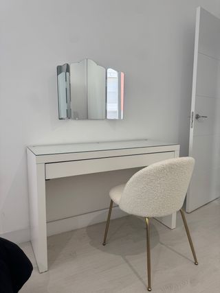Tocador Ikea con espejo y silla de maison du mond